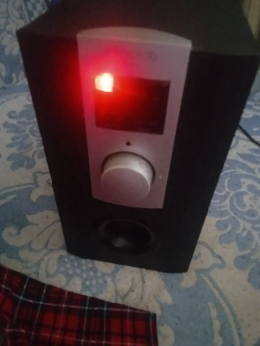 Продам колонки самбуфер Microlab M-960,