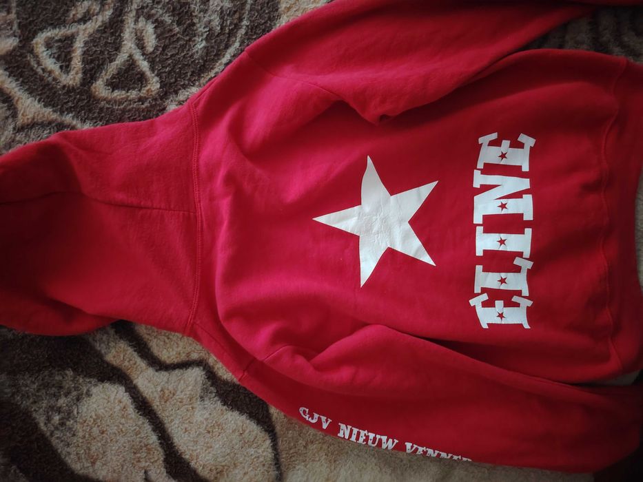 Червен суичър oversized