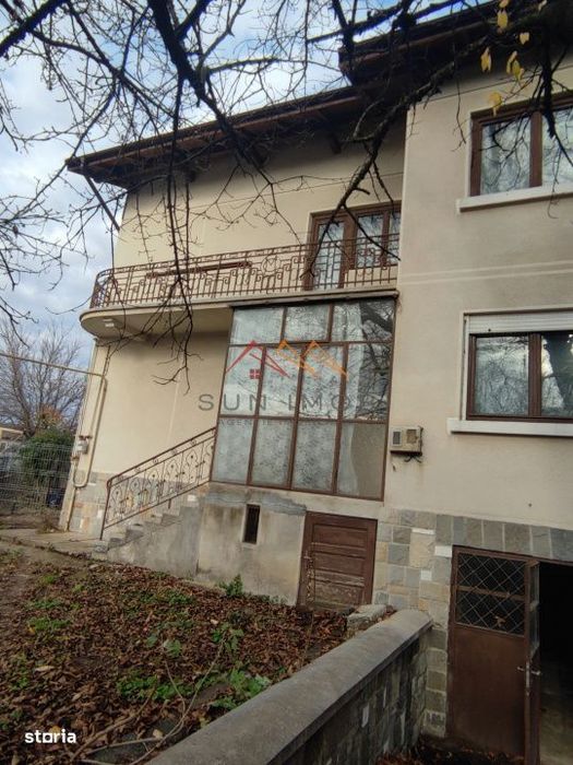 Casa D+P+E, an 1980, teren 285 m2, zona foarte buna, Campina, Prahova
