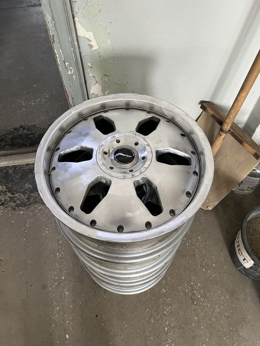 Подам диски R17.