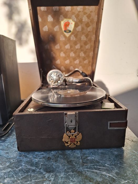 Продам   патефон