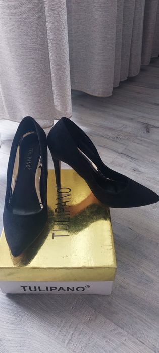 Продам замшевые туфли