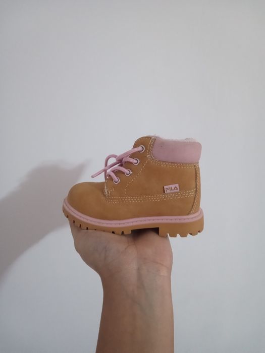 Vând trening adidas, salopeta, bocancii adidași