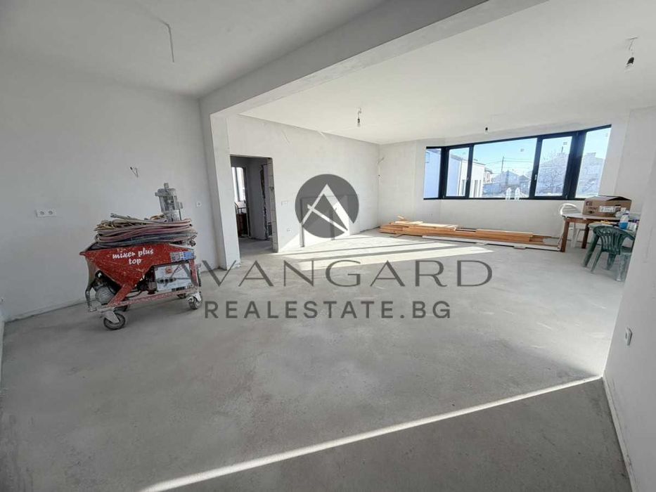 Продава се Къща в с. Златитрап, Област Пловдив - 263 кв.м за 703 €/кв.м - Снимка #1