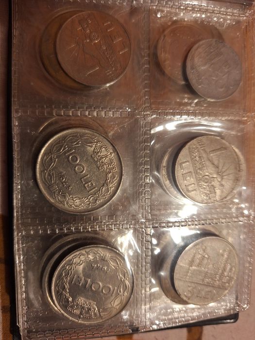 Monezi vechi de vânzare.