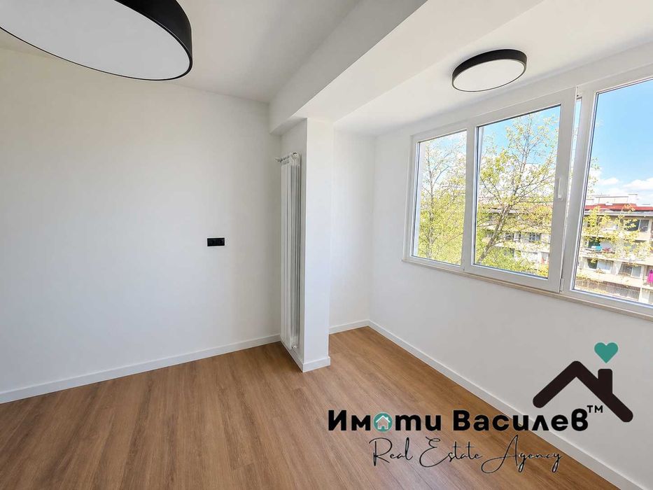 Продава се Тристаен апартамент в София, Център - 67 кв.м за 1804 €/кв.м - Снимка #3