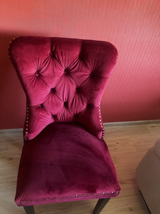 Столове червено кадифе