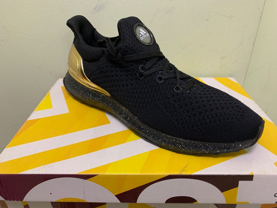 Нови мъжки маратонки Adidas Ultraboost black/Gold номер 42 и 43