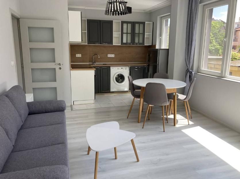 Дава се под наем Двустаен апартамент в Пловдив, Център - 65 кв.м за 475 € - Снимка #1