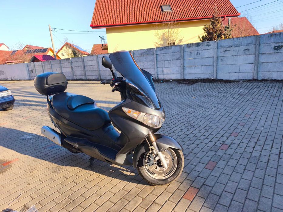 Vând Suzuki Burgman 125 (UH 125) - An 2009 - Stare foarte bună de funcţionare