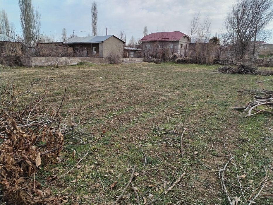 Yer uchastok joy. Bo'stonliw viloyati Qoshqorgon tumanida joylashgan.