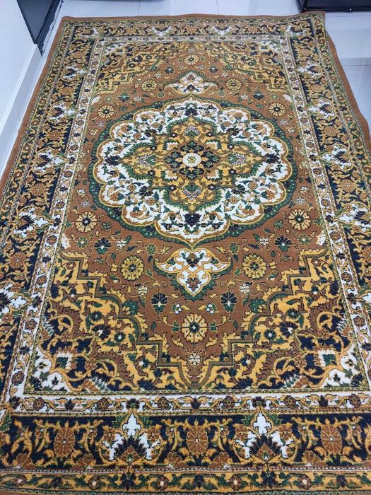 Продаются б/у ковры шерстяные оригинальные