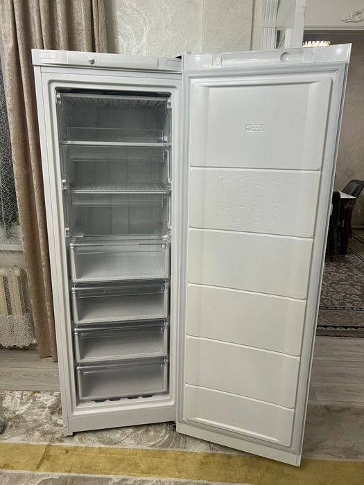 Морозильник Indesit в хорошем рабочем состояние