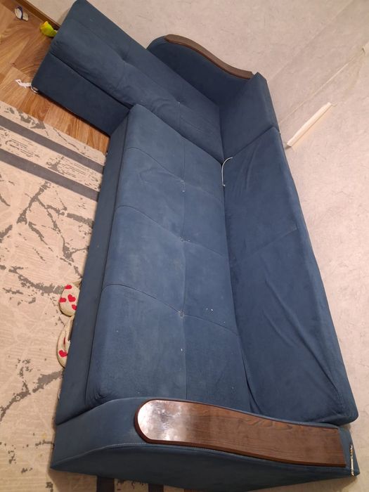 продам синий диван