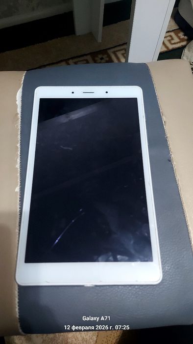 Планшет сатамын срочно!