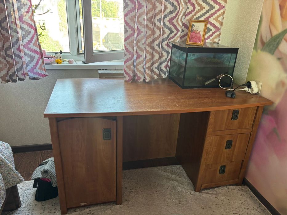 Продам стол письменный