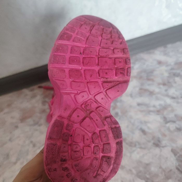 Кроссовки девочке 27 размер