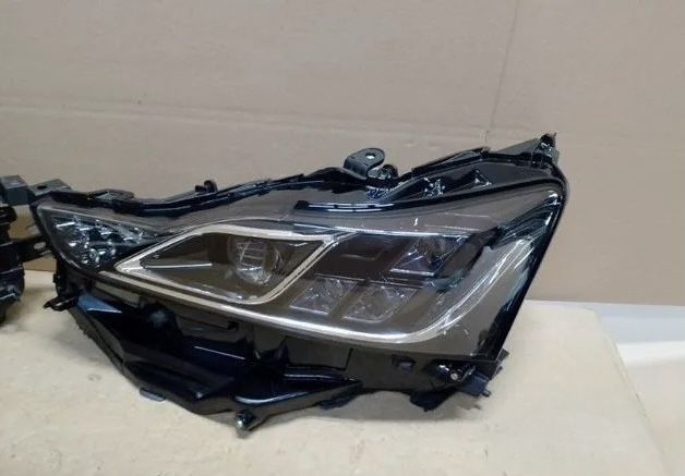 Передние фары Lexus IS 300