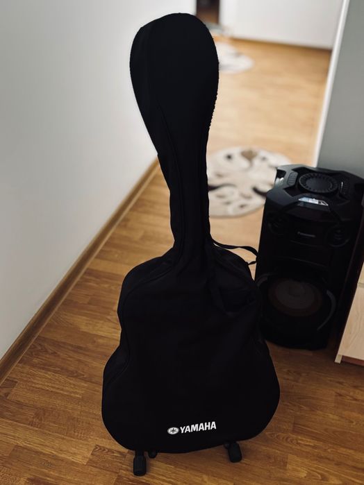 Chitara acustica Yamaha F310P + stativ, set corzi noi, capodastru & accesorii (Stare Impecabila)