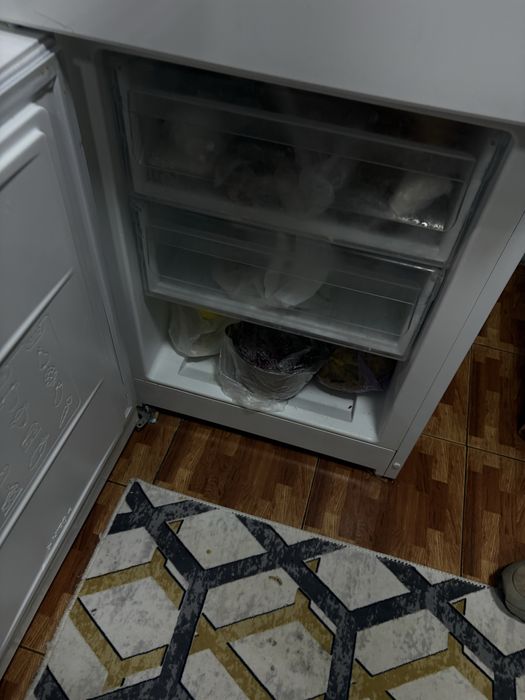 Холодильник Indesit. Очень хорошем состоянии.