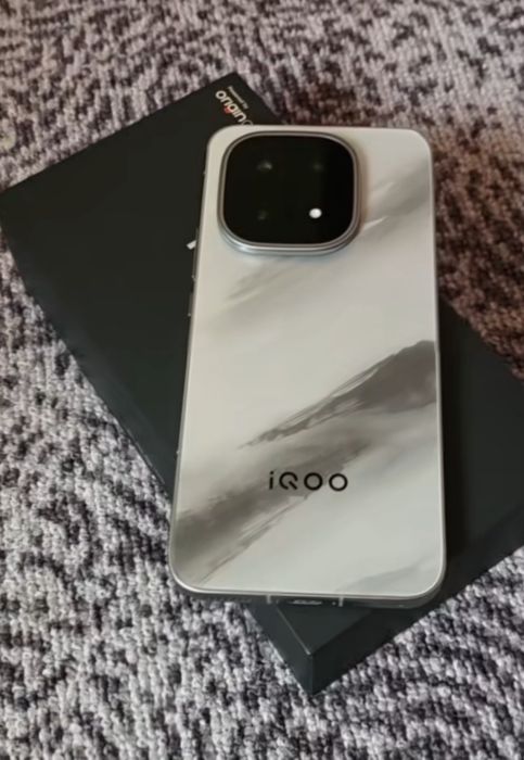 Vivo Iqoo 15 веревицирован