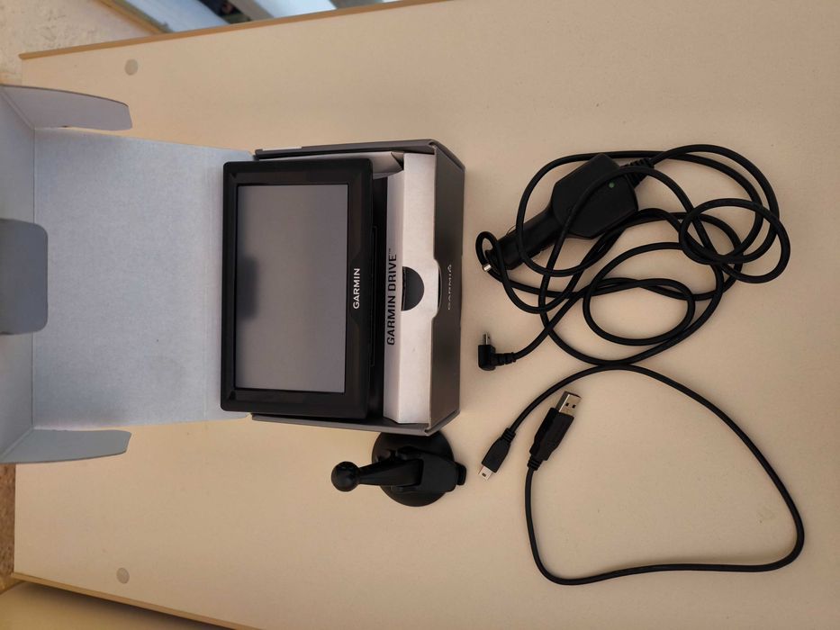 Навигация Garmin Drive 52 + калъф