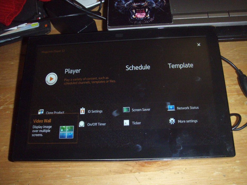 Monitor cu touchscreen, lan si wifi 10" Samsung DB10E-T