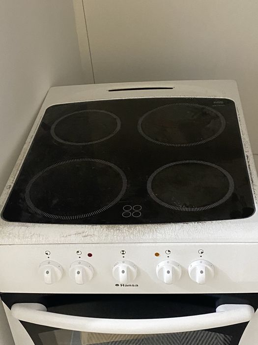 Электроплитка с доховой шкафом