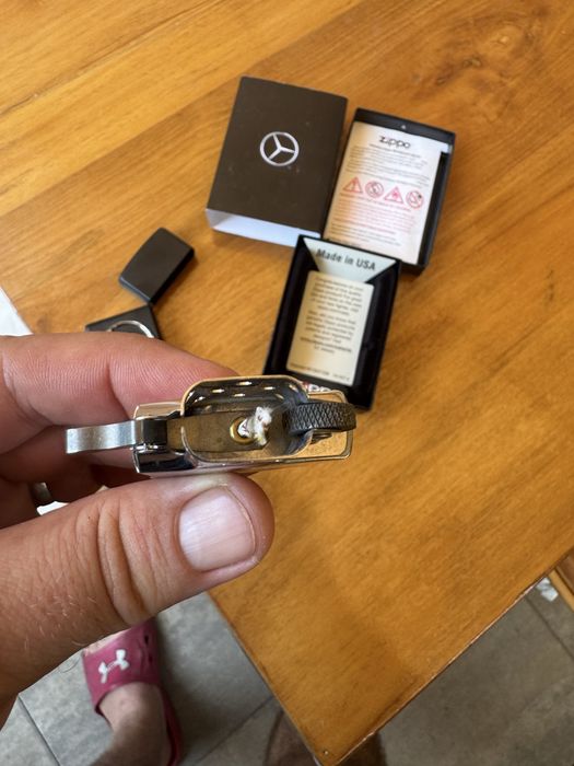 Bricheta Zippo Mercedes