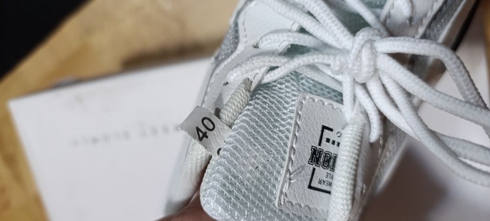 Кроссовки 40р 7000тг