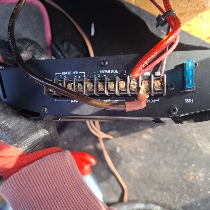 Vând subwoofer auto