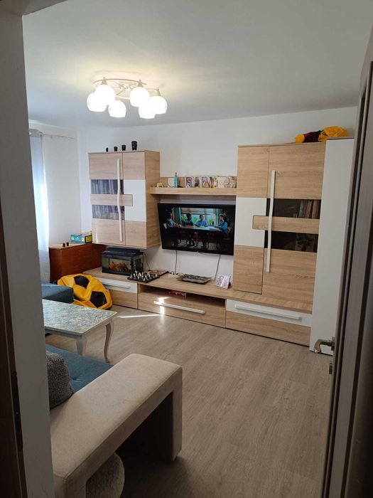 Direct proprietar, vand apartament 4 camere, decomandat, in zona Sud