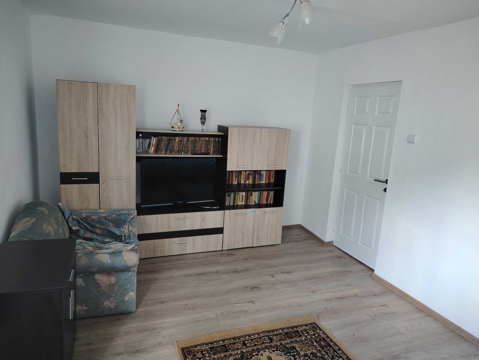 Ap 3 camere decomandat, 2 bai, 3 balcoane, et. 3 Lunca(Politie)