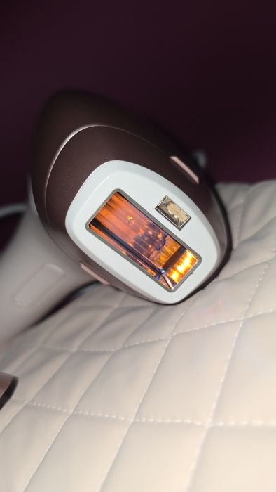 Epilator IPL Philips Lumea Seria 9900 BRI977/00