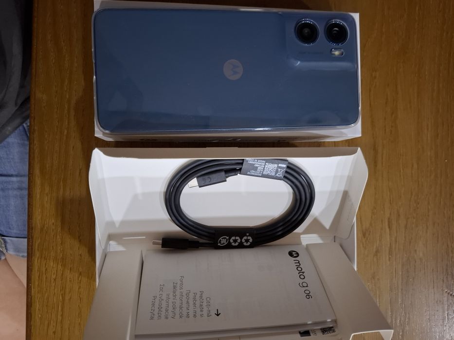 Телефон moto g 06