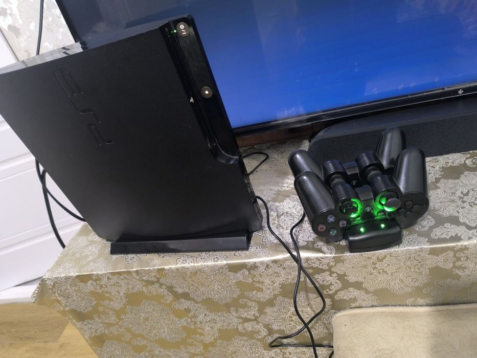 Play station 3  sotiladi