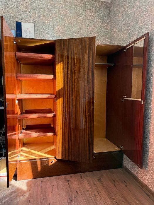 Продается шифонер в отличном состоянии советский.