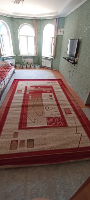 Ковер красный продается