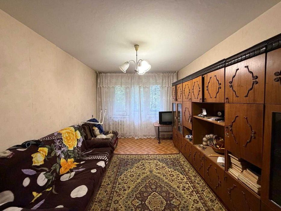 ПРодам 3 комн по Металлургов на 2 микр. Этаж 2/5. Не угловая!