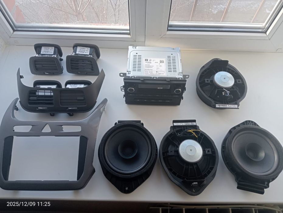 На кобальт колонки воздуховоды, панель,магнитола штатная недорого