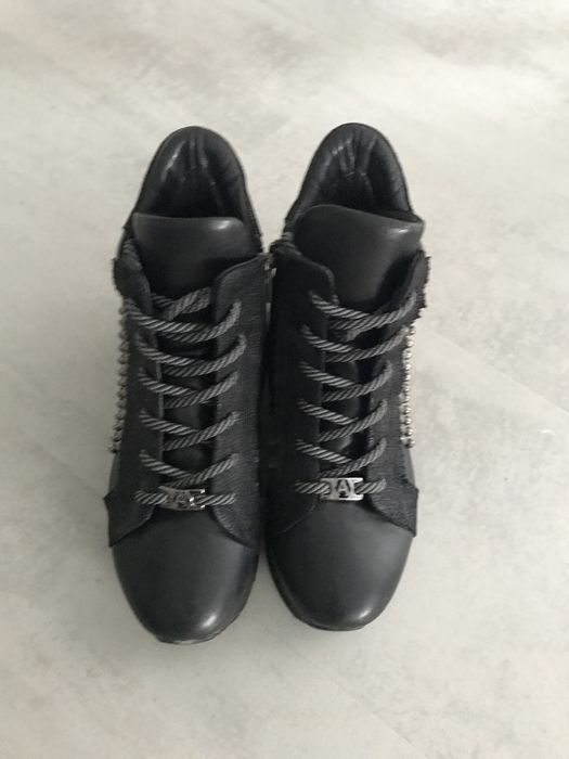 Ghete din piele, cu pietricele cusute, marimea  36-37