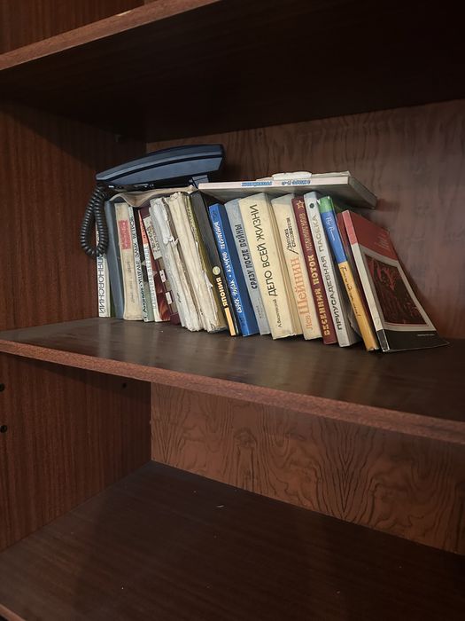 Продам шкафы ( сервант)