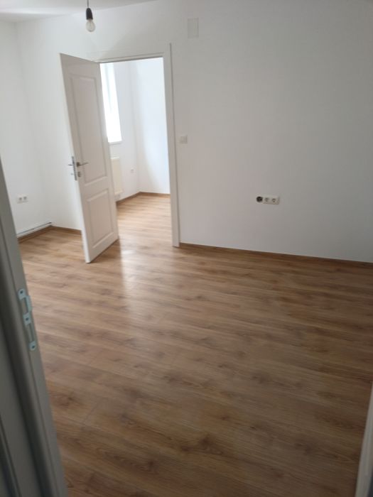 Vând apartament,2 camere , semidecomandat 30mp ,zona Dealurilor Florilor,parter inalt, 52500€ negociabil
