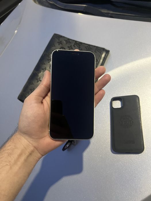 Продам IPhone 11 128 идеал