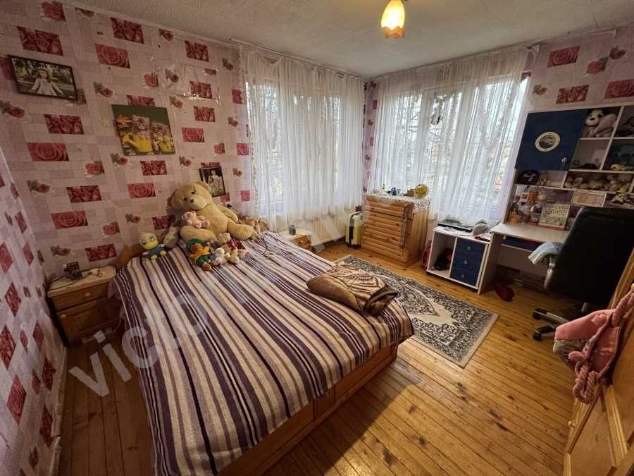 Етаж от къща в Дебелец