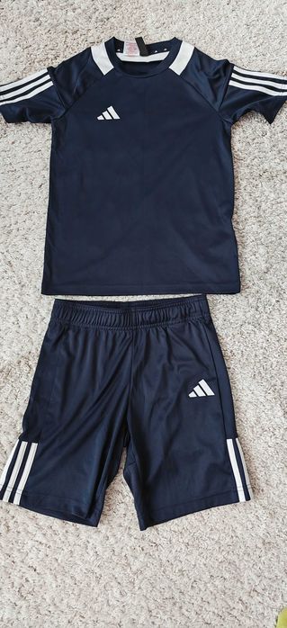 Costum fotbal băieți Adidas mas 140 (9-10 ani) )