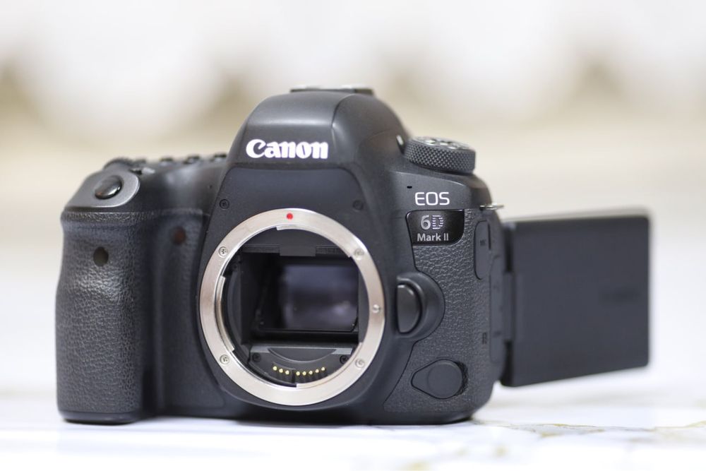 Фотоаппарат Canon EOS 6D Mark II Body