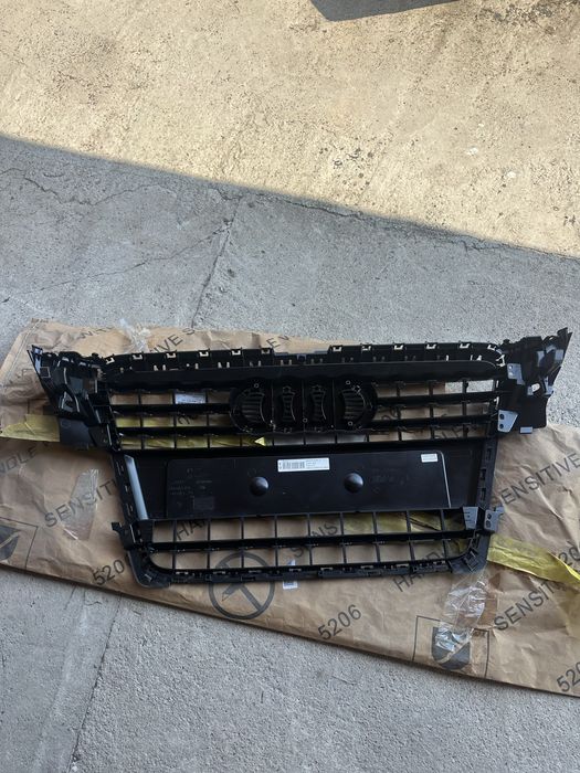 Audi A4 B8 Чисто нова Предна маска Оригинална