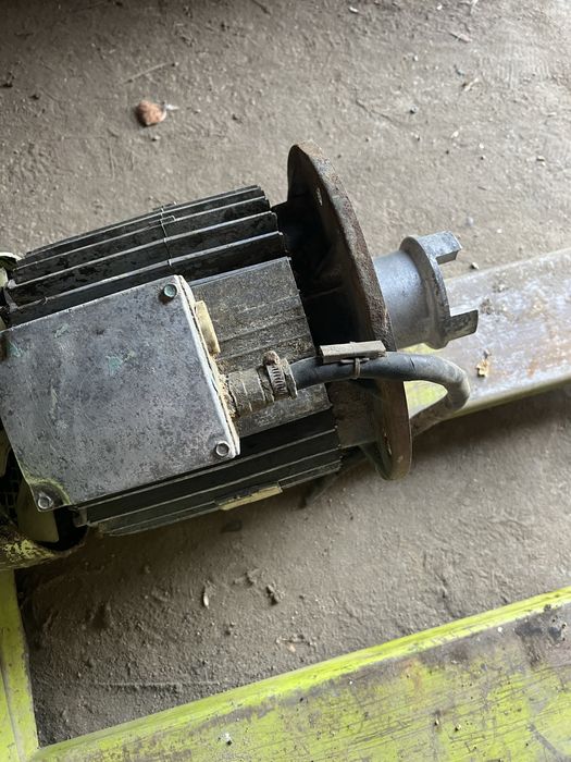 Motor electric 5.5 kw —1.500 rot/min , ten.—220/380 V