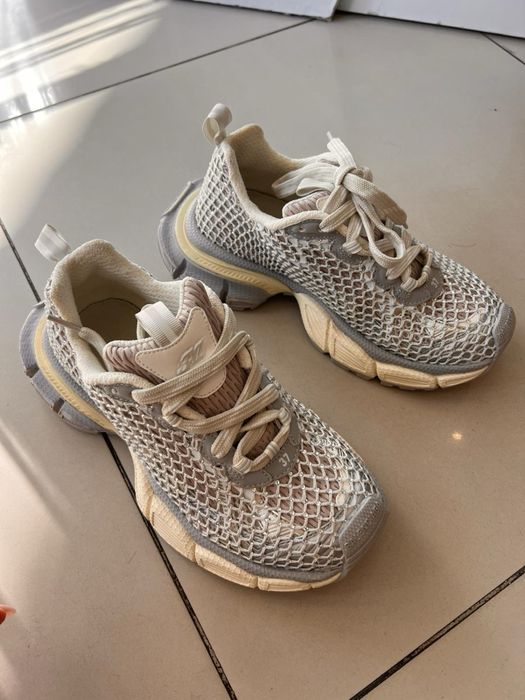 BALENCIAGA , носени два пъти. Без забележки